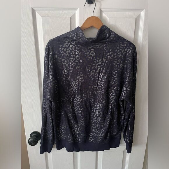 🆕 June & Delaney Women’s Blue /metallic Print Cowl Neck Sweatshirt Size M - Picture 3 of 5